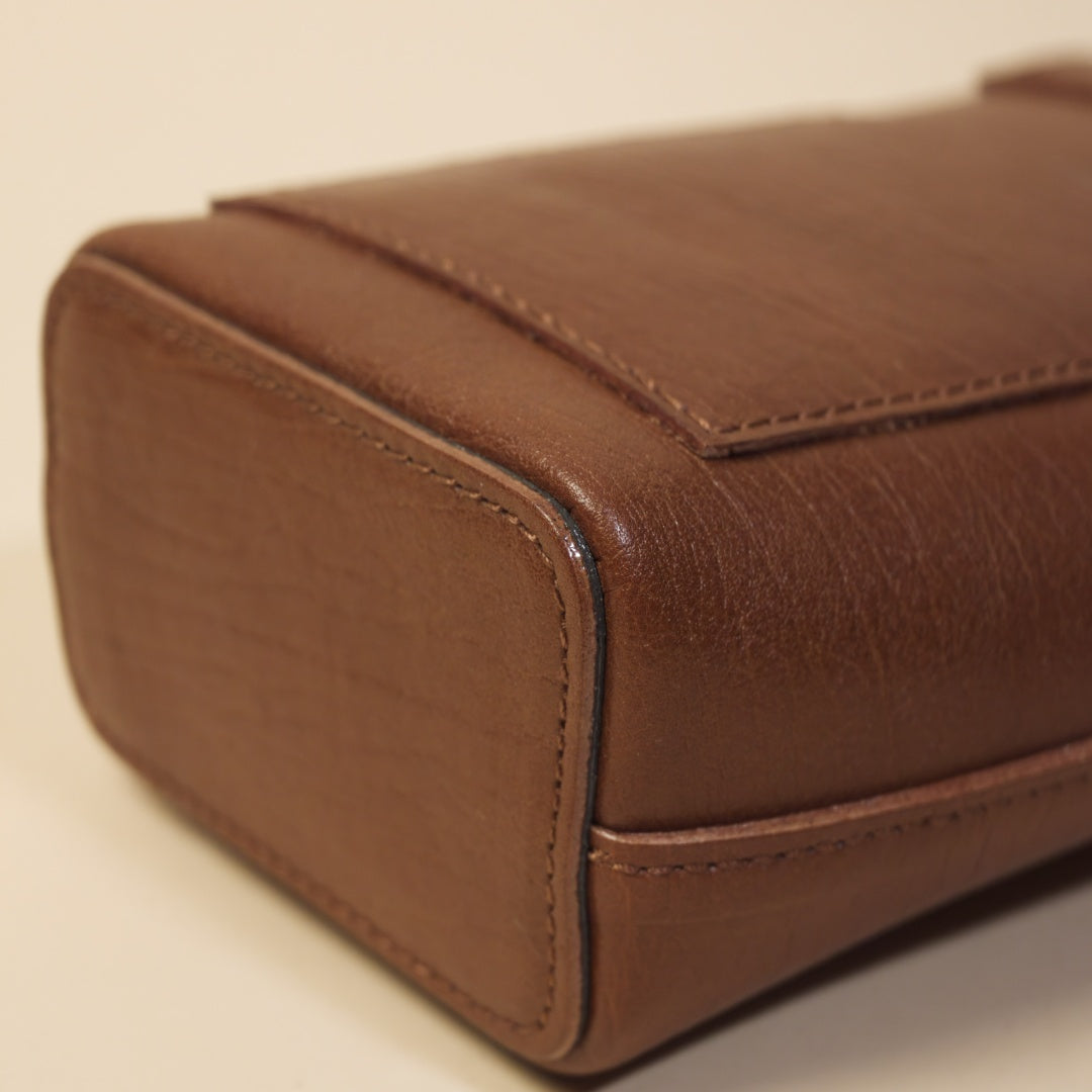 Phone Purse Crossbody-Full-Grain Leather-Structured Silhouette